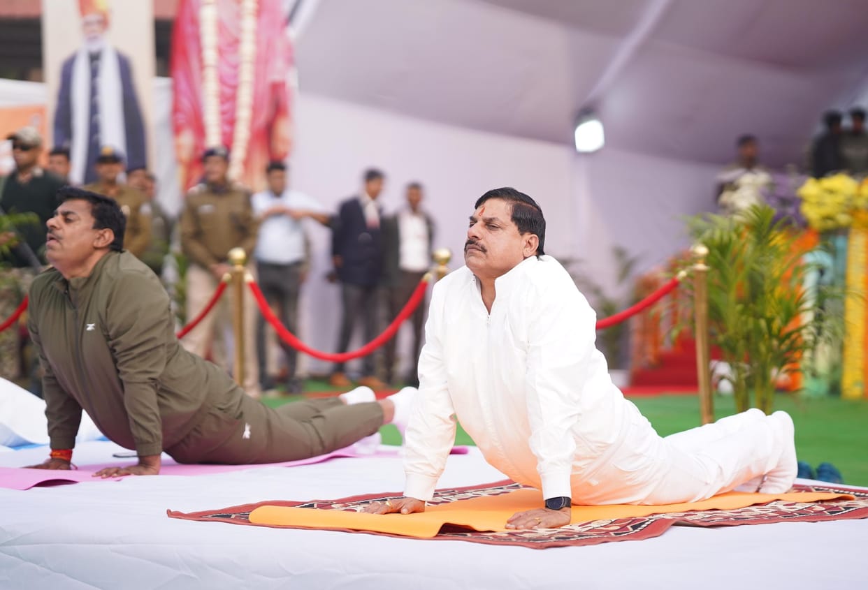 MP News: Collective Surya Namaskar on Swami Vivekananda Jayanti in Madhya Pradesh, Chief Minister Dr. Yadav di