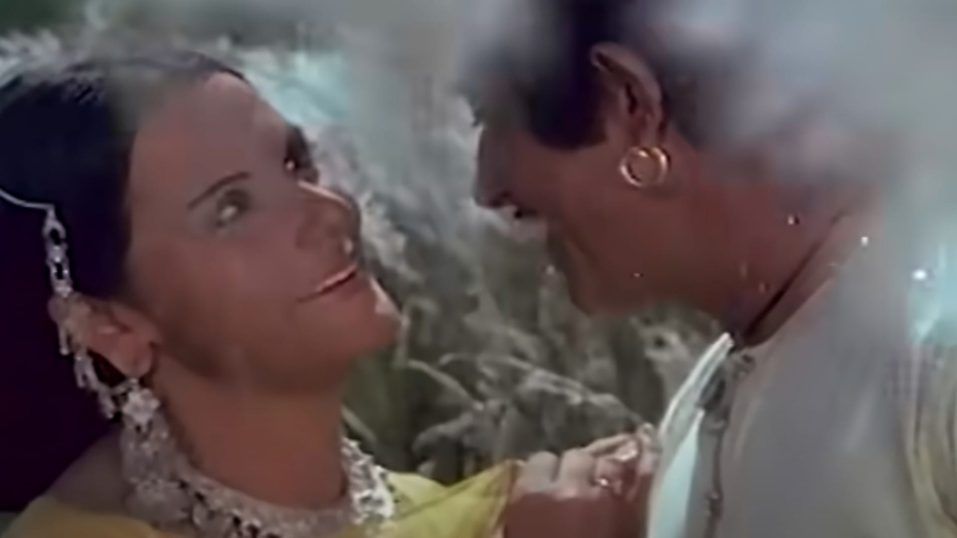 Kaifi Azmi Birthday knows about his written most famous bollywood songs Kaifi Azmi wrote wonderful songs