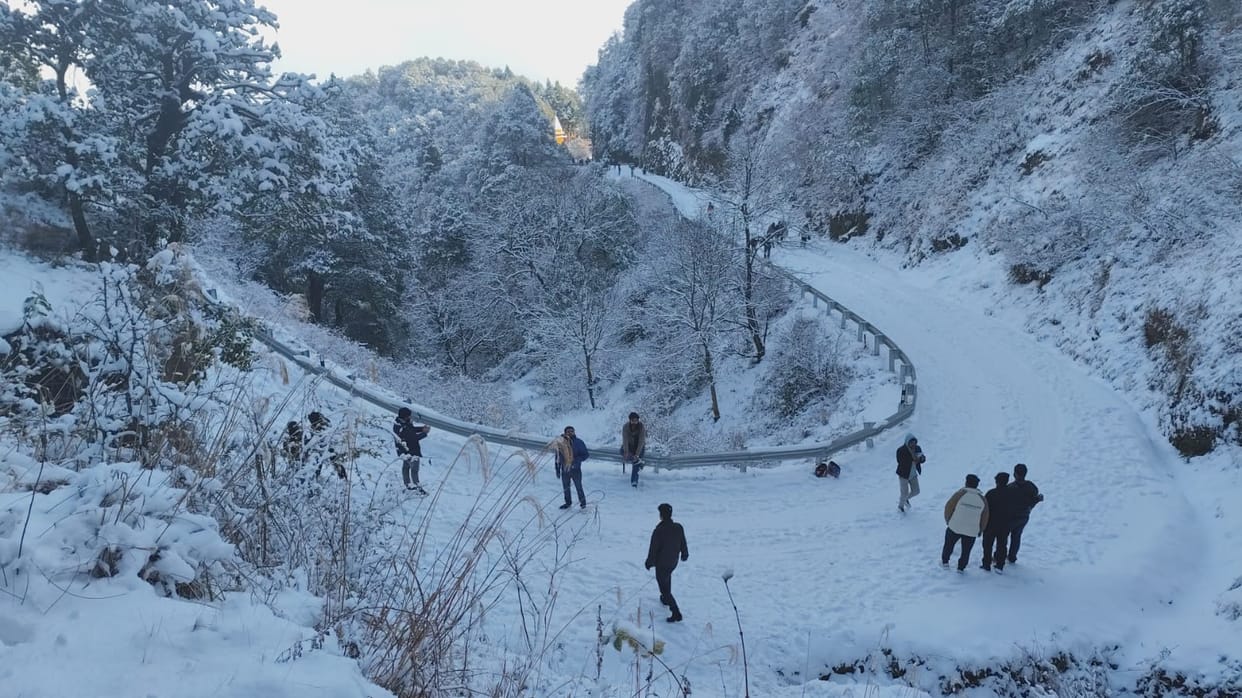 Uttarakhand News First snowfall of year in Nainital enchanting view of valleys wrapped in white sheet Photos