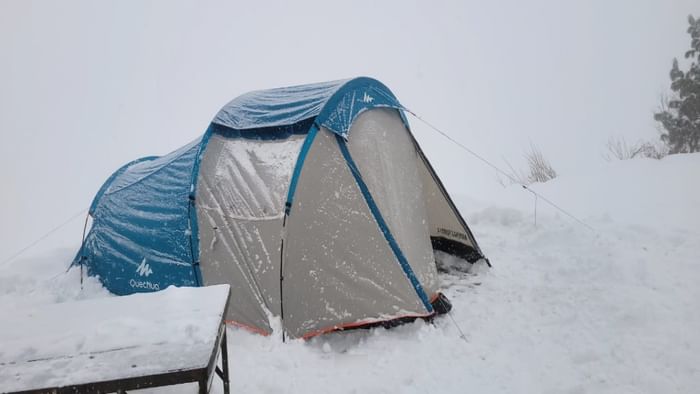 Uttarakhand Weather Heavy snowfall in Auli Road Closed and Tourist Vehicle slipped Photos