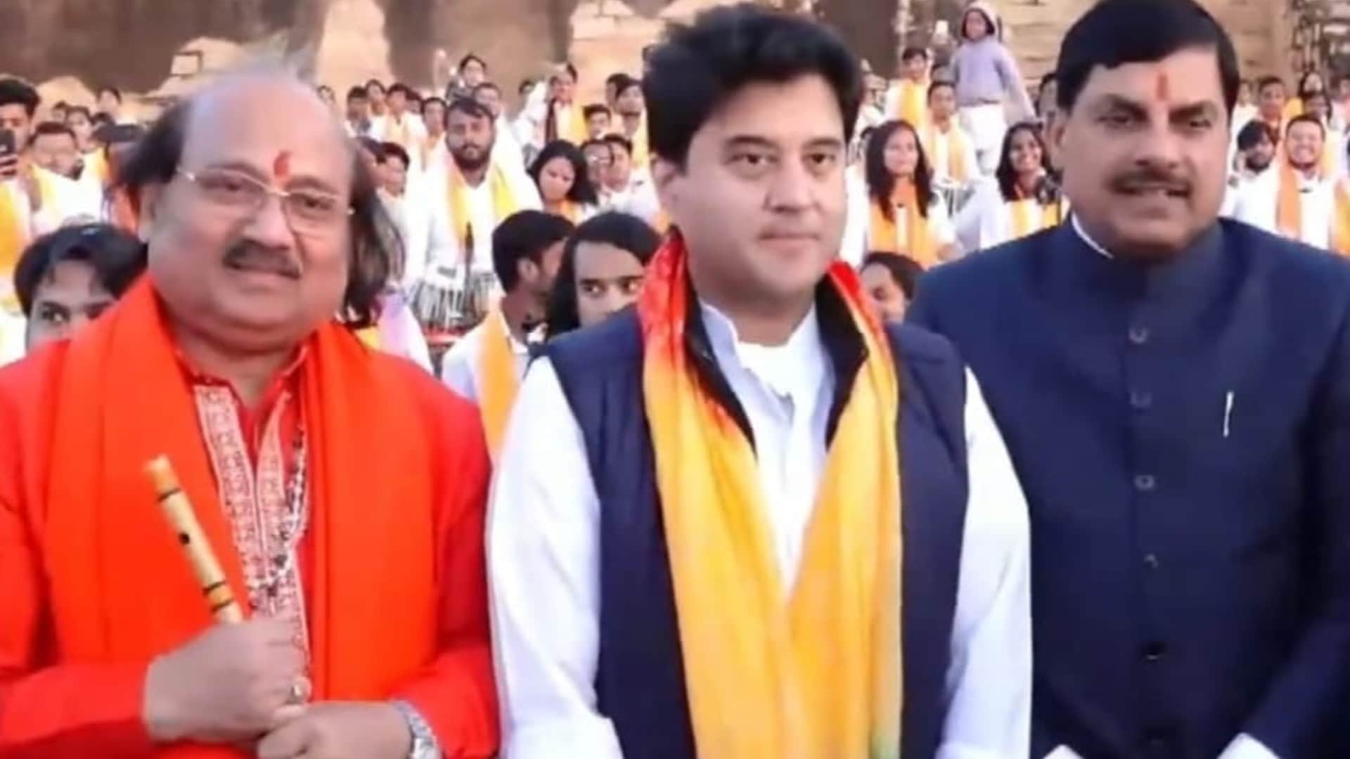 flute player Ronu Majumdar was included in the Guinness World Record he got the honor for Samvet composition