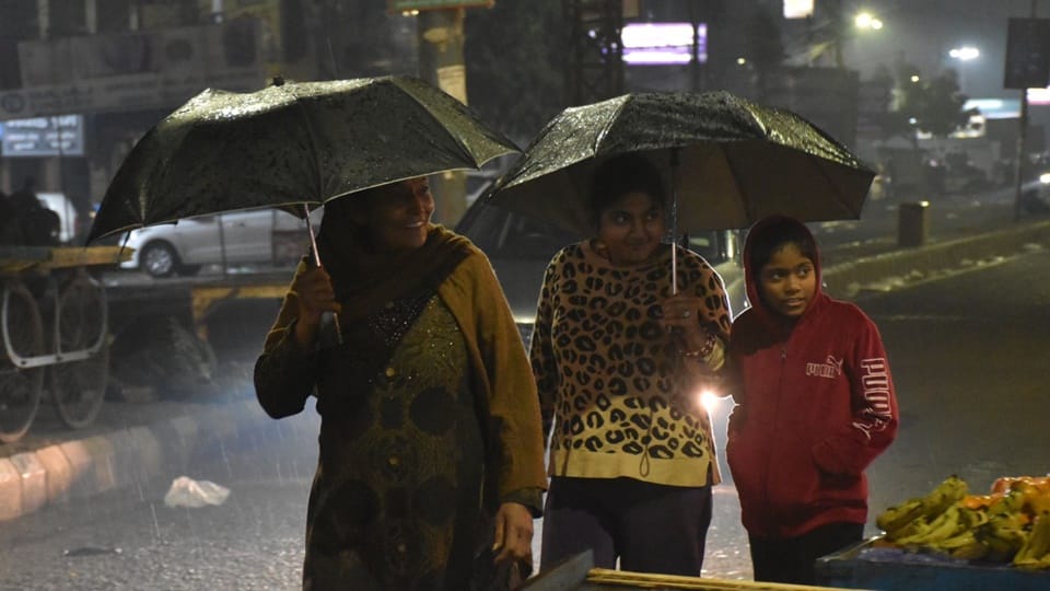 Weather: Chill increased due overnight rain and winds Moradabad, weather department issued alert, see photos