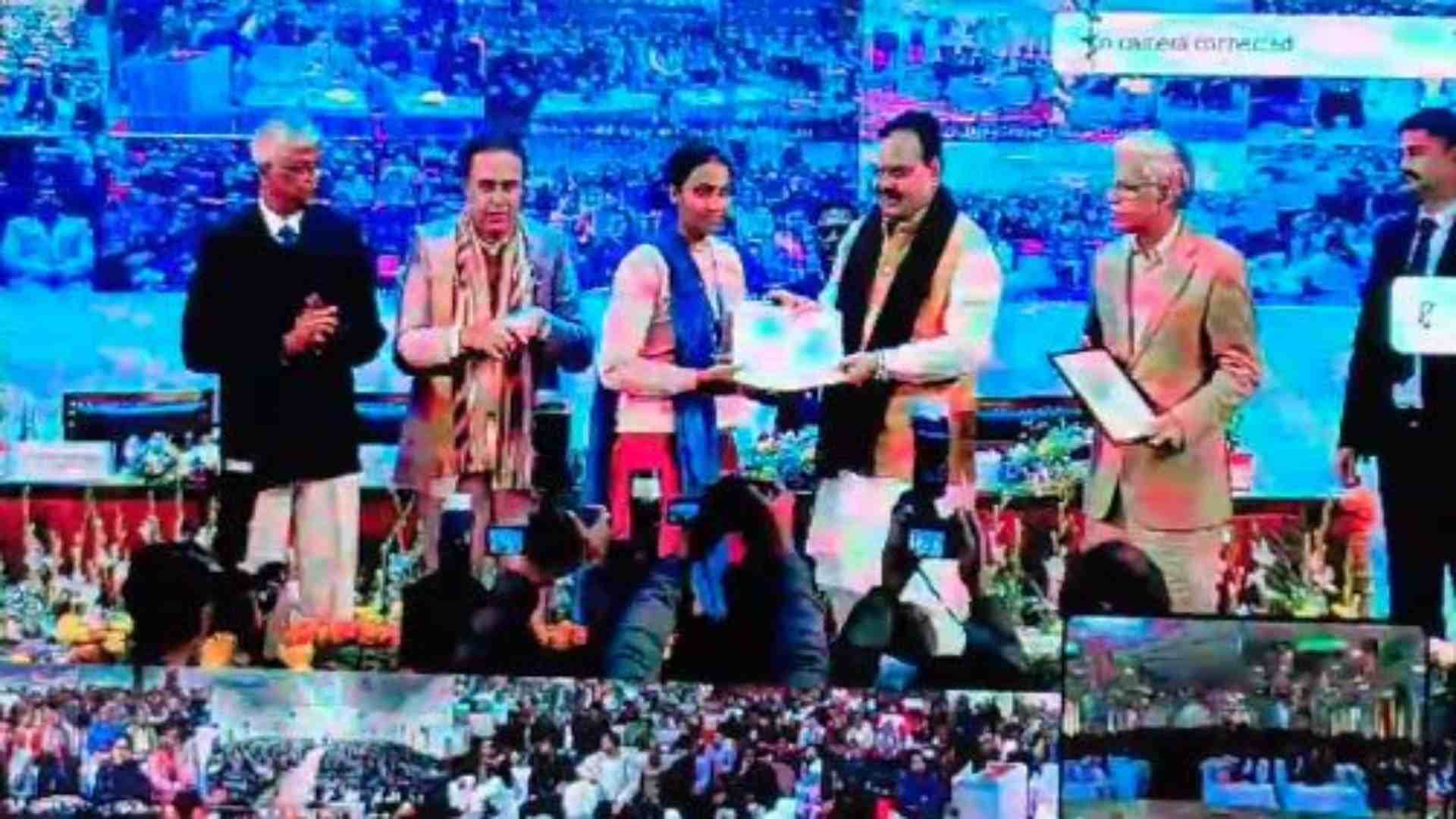 राष्ट्रीय युवा दिवस पर मुख्यमंत्री रोजगार उत्सव कार्यक्रम में वर्चुअली जुड़े सीएम।