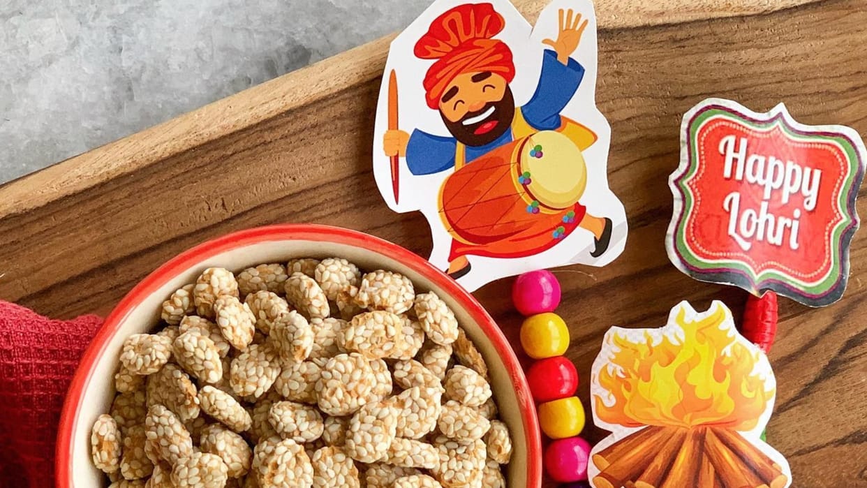 Lohri 2025 how to make revdi at home with gud and til in hindi revdi recipe