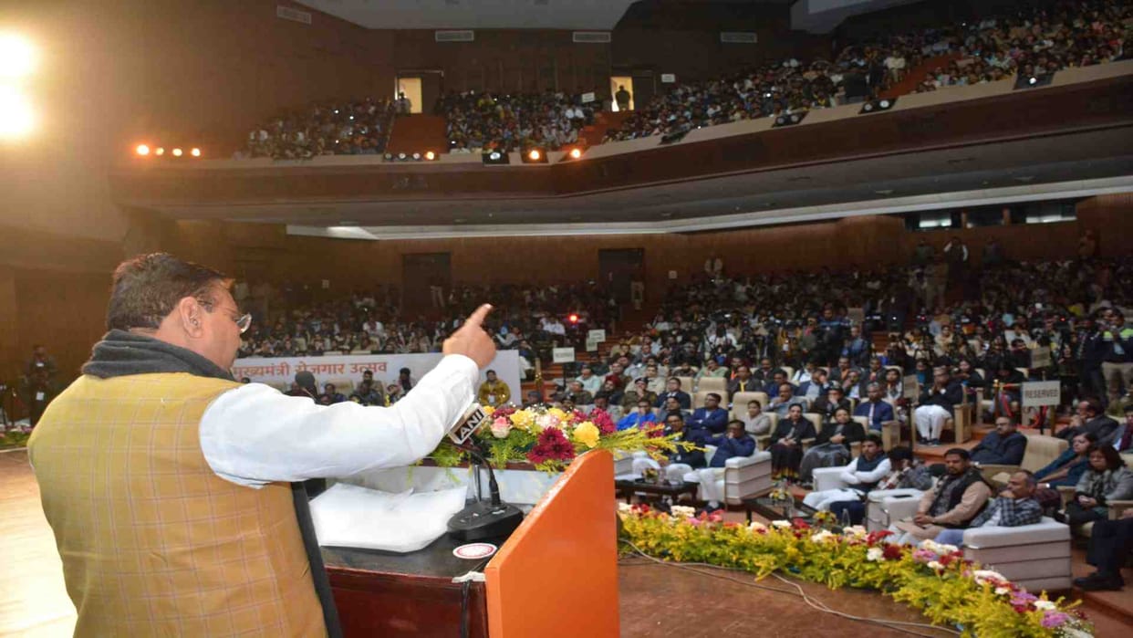 Rajasthan News: In Rozgar Yuva Utsav, Chief Minister Bhajanlan advised the opposition to keep a pen-diary