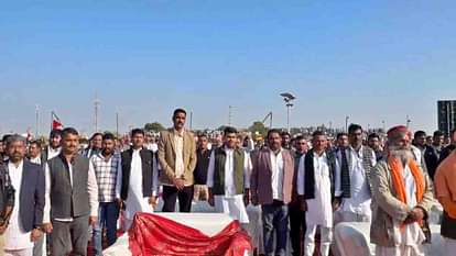 Barmer News: शिव में 'रोहिड़ी म्यूजिकल फेस्टिवल' का आगाज, लोक-कलाकारों ने गीतों से सरहद की फिजा में घोली मिठास Barmer News: 'Rohidi Musical Festival' begins in Shiv