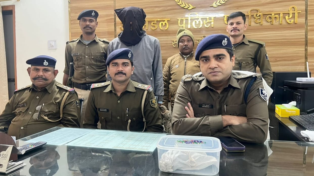 Sitamarhi News: Railway gateman used to buy and sell illegal weapons, police arrested him