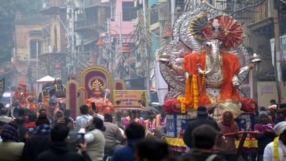 Mahakumbh: The royal style of the saints was seen in the city entry of Panchayati Akhara,