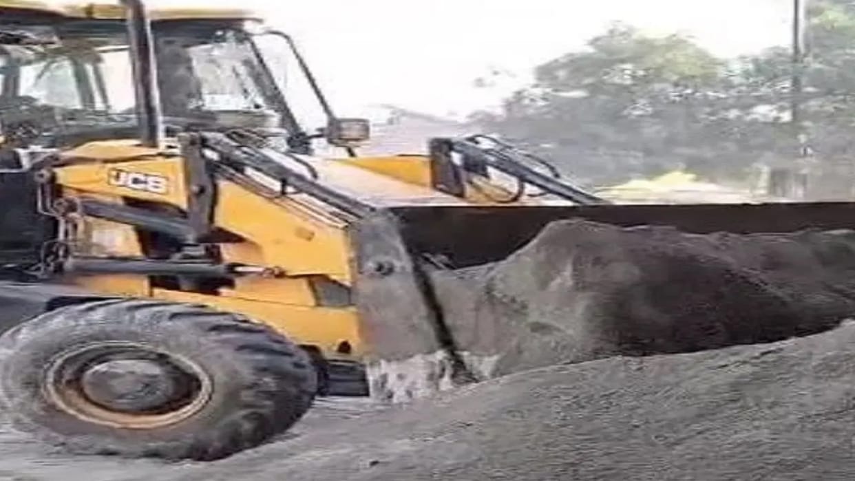 Stones were dropped from JCB while leveling the field, grandfather and granddaughter died after being hit by t
