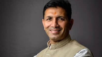 Congress state president Jeetu Patwari reprimanded the Kannaud police station in-charge of Dewas