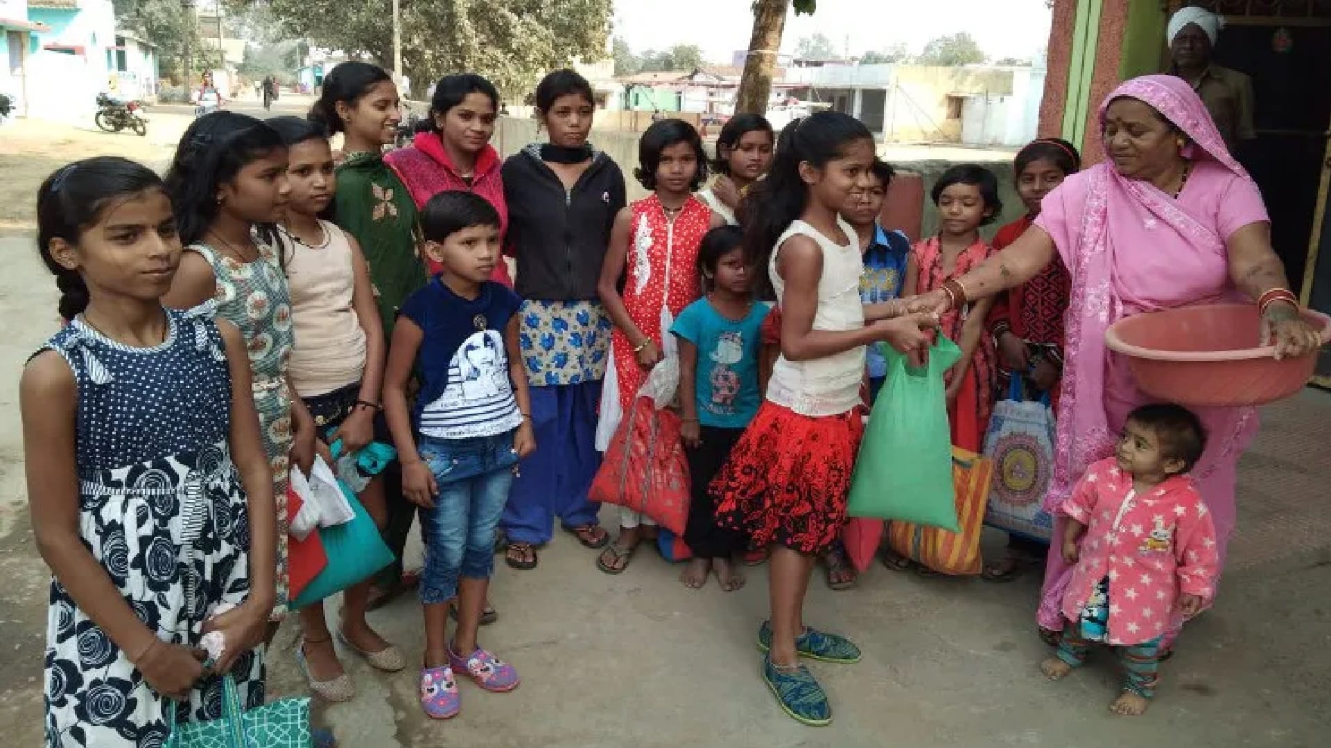 Cherchera festival celebrated in Chhattisgarh today, Children visit every house