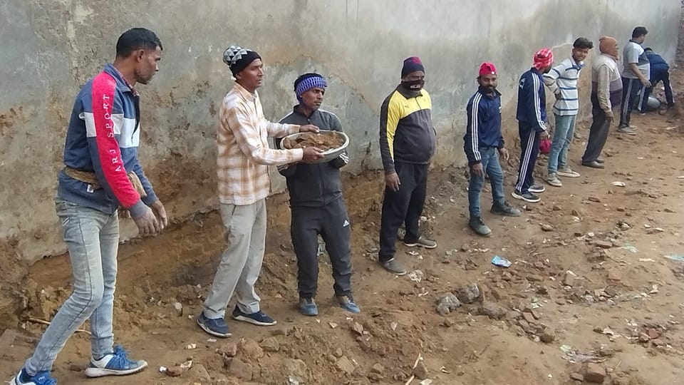 Sambhal Stepwell Bawadi Bulldozer Break Wall Encroachment Continues Know Inside Story News in Hindi