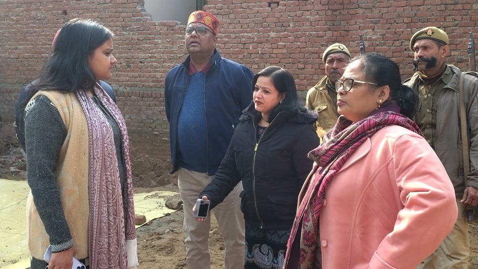 Sambhal Stepwell Bawadi Bulldozer Break Wall Encroachment Continues Know Inside Story News in Hindi