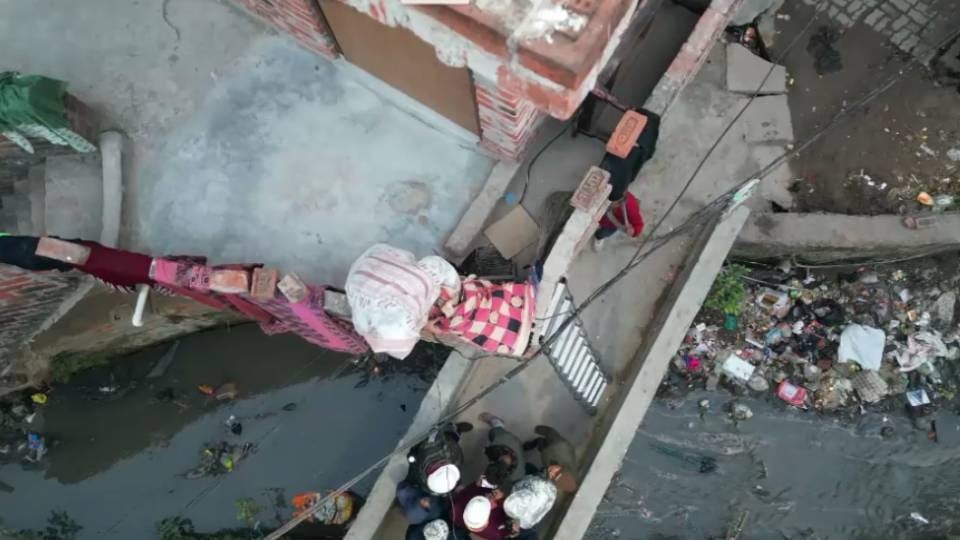 electricity workers caught electricity theft using drone camera at 6 am In Lucknow