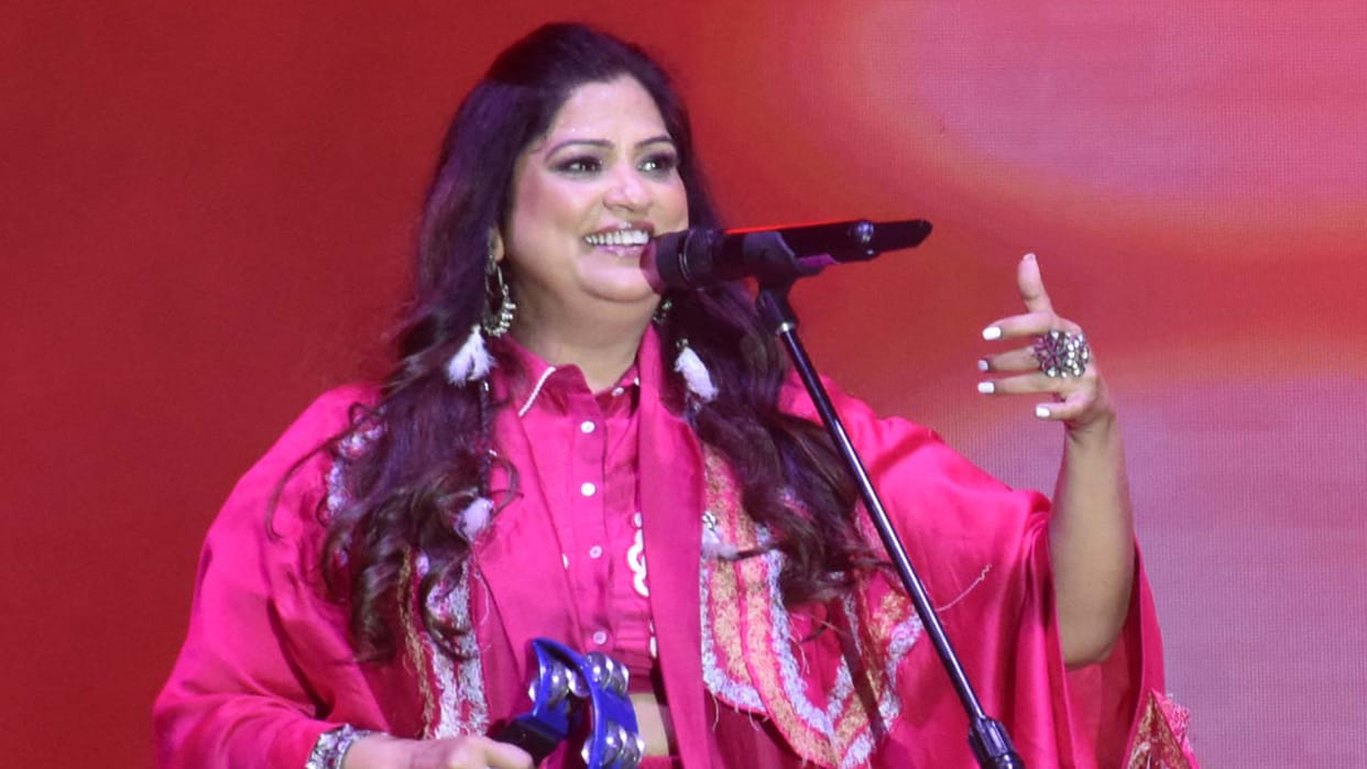 People danced to the songs of Richa Sharma in Bollywood Night of Gorkharpur Festival.