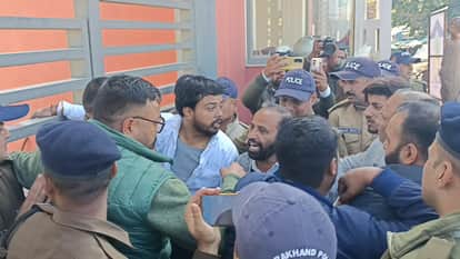 Haridwar News  Congress workers ruckus outside medical college, protest against giving it on PPP mode