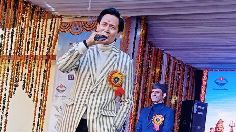 Kumaon Commissioner Deepak Rawat sang a song in bageshwar