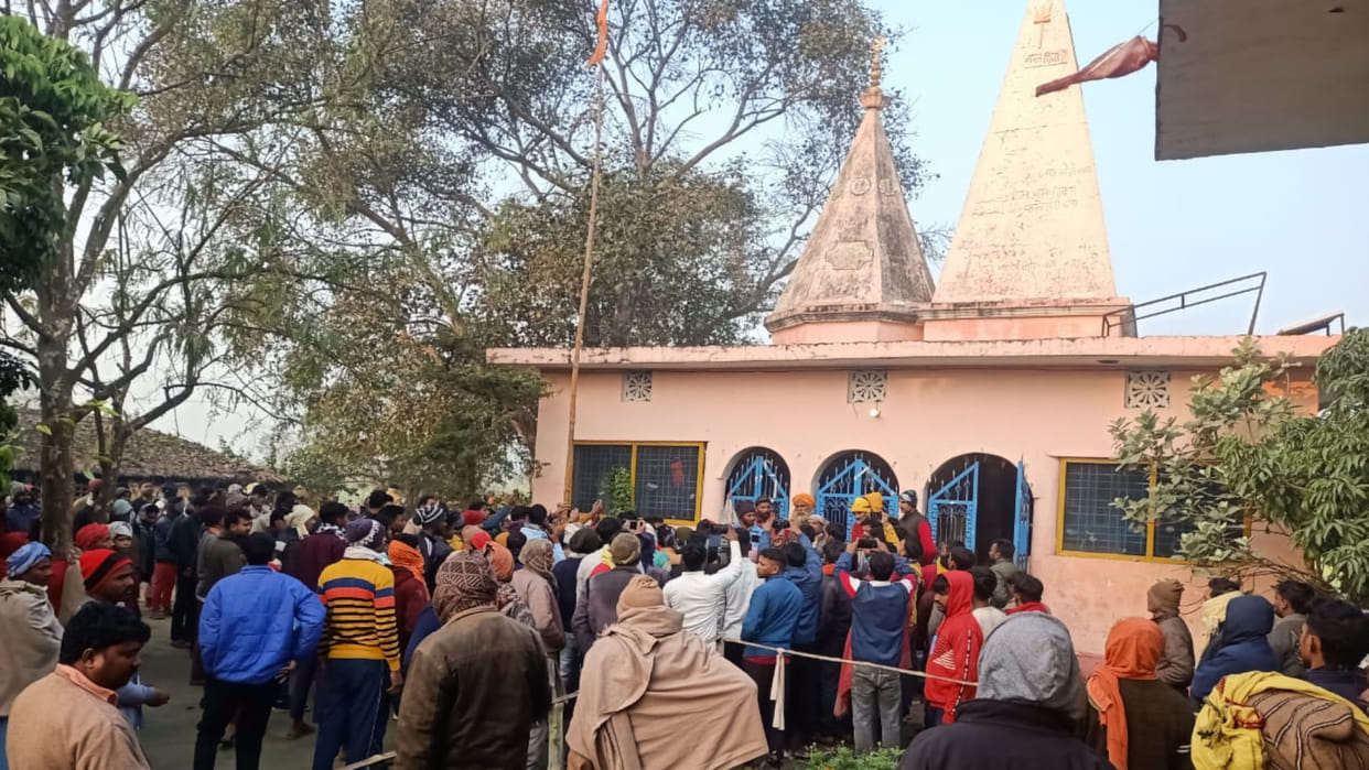 Priest killed by stabbing in Kushinagar, villagers expressed anger against police