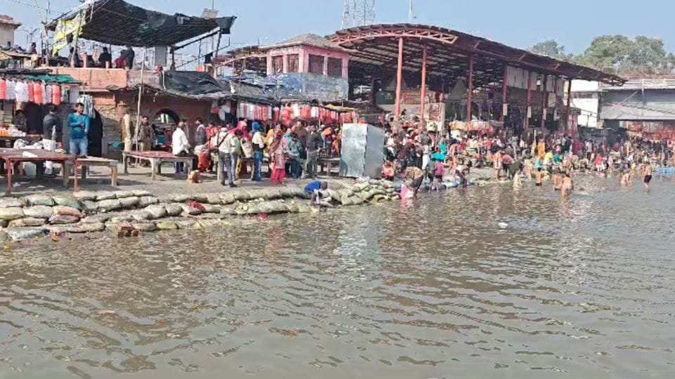 About 50 thousand devotees took bath in Ganga on Paush Purnima