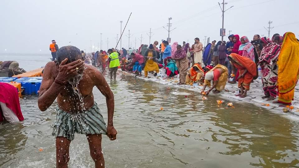 Mahakumbh 2025 First Snan Photos Har Har Mahadev, Jai Shri Ram Chants Check Visual