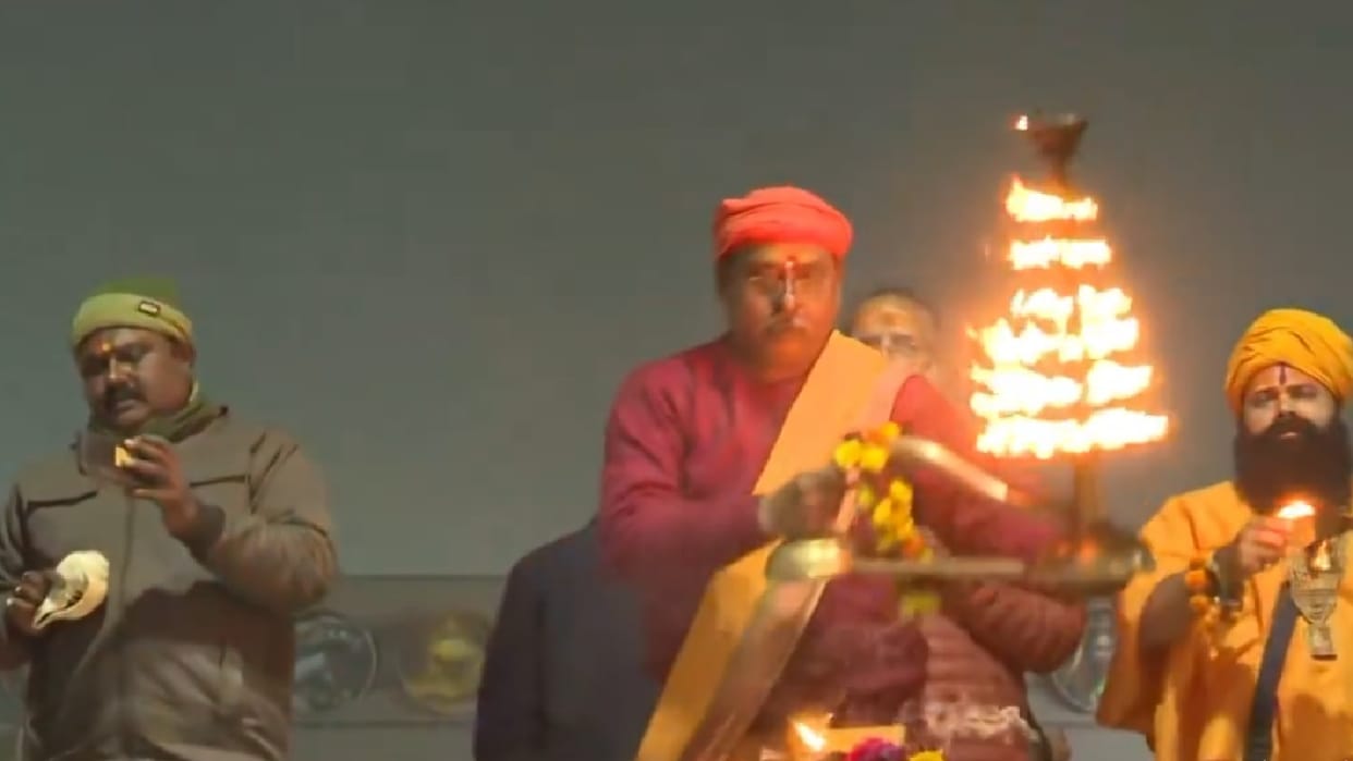 Mahakumbh Prayagraj Live Kumbh Mela 2025 Start Shahi Snan Dates Paush Purnima Snan Photos Videos History