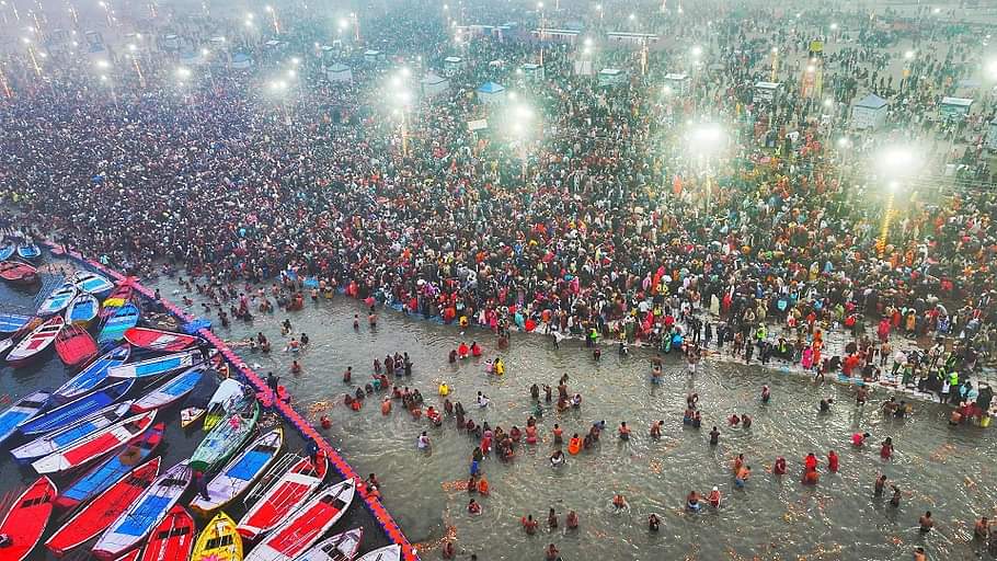 Mahakumbh 2025 Grand Inauguration in Prayagraj Lakh Of Devotees First Shahi Snan Check Photos