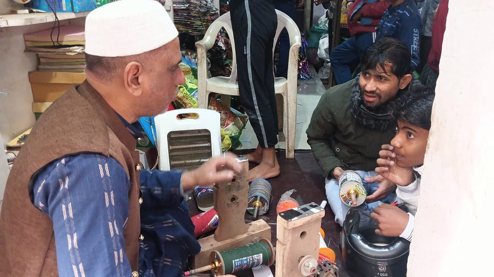 Crackdown on sellers of Chinese manjha STF also deployed  policeman neck was cut by Chinese string died