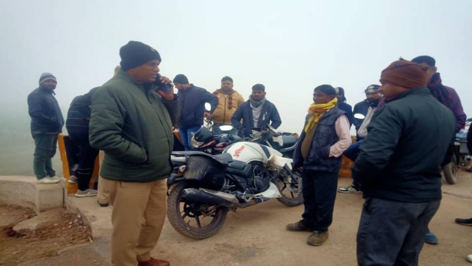 middle aged man jumped into Ganga under suspicious circumstances In Raebareli search continues