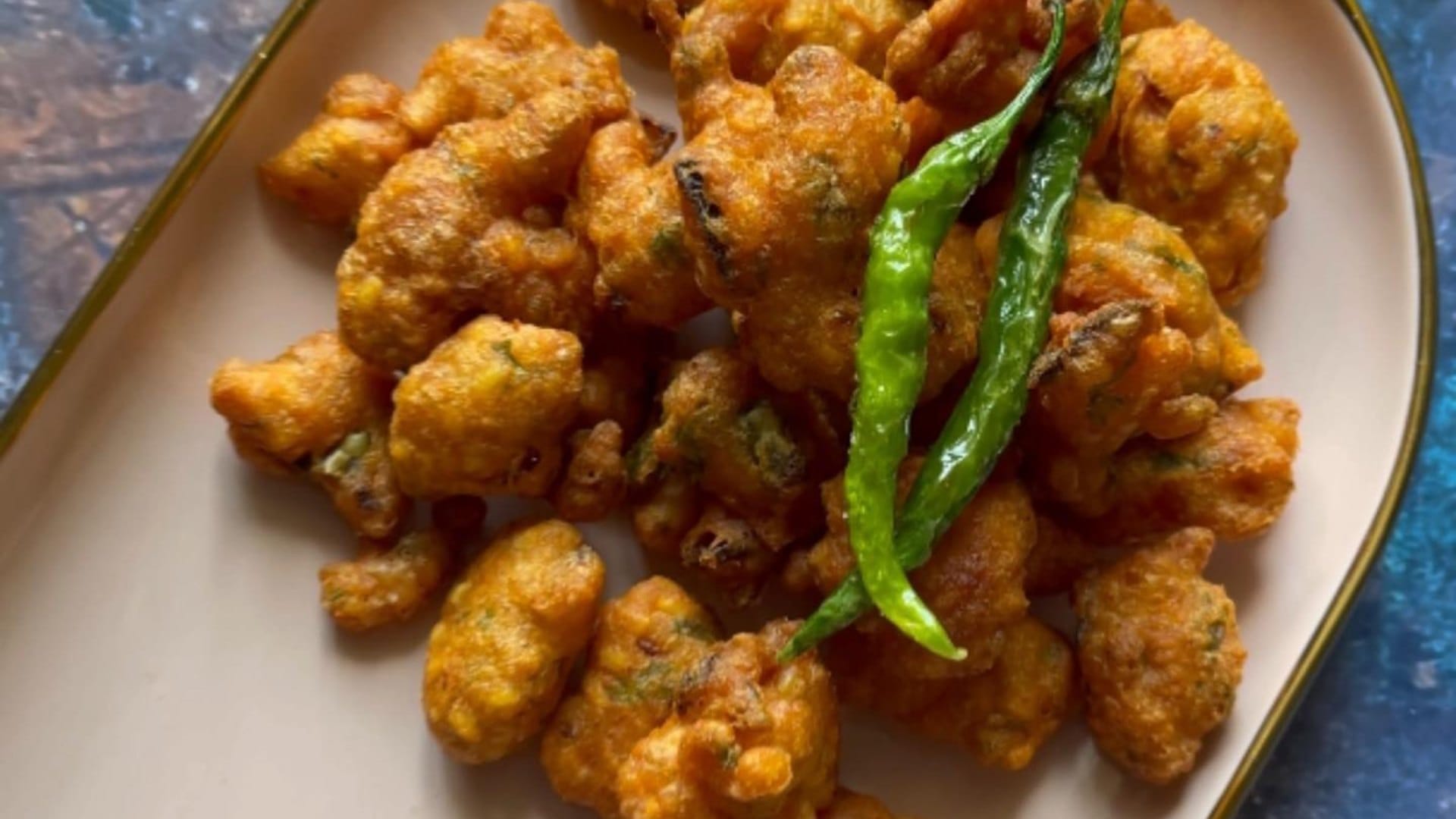 Makar Sankranti 2025 Moong Dal Ke Mangode Pakoda Recipe Step by Step Recipe Details
