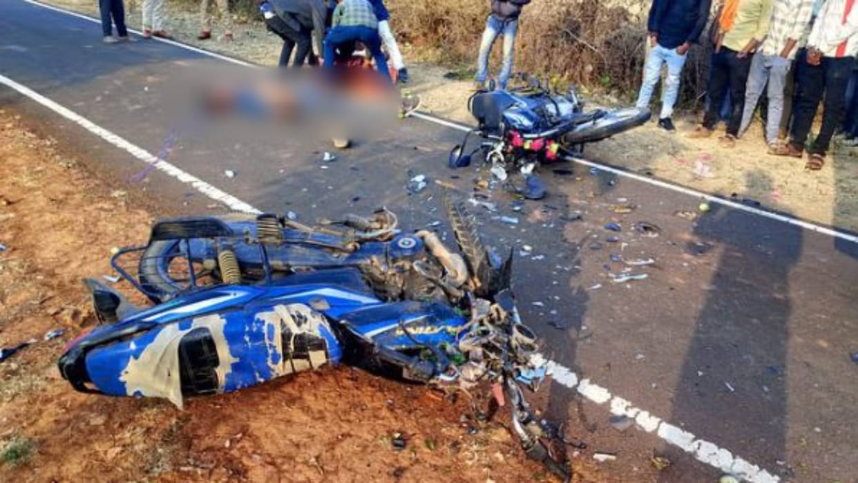 Damoh News Two people died on spot in head-on collision between bikes 2 seriously injured