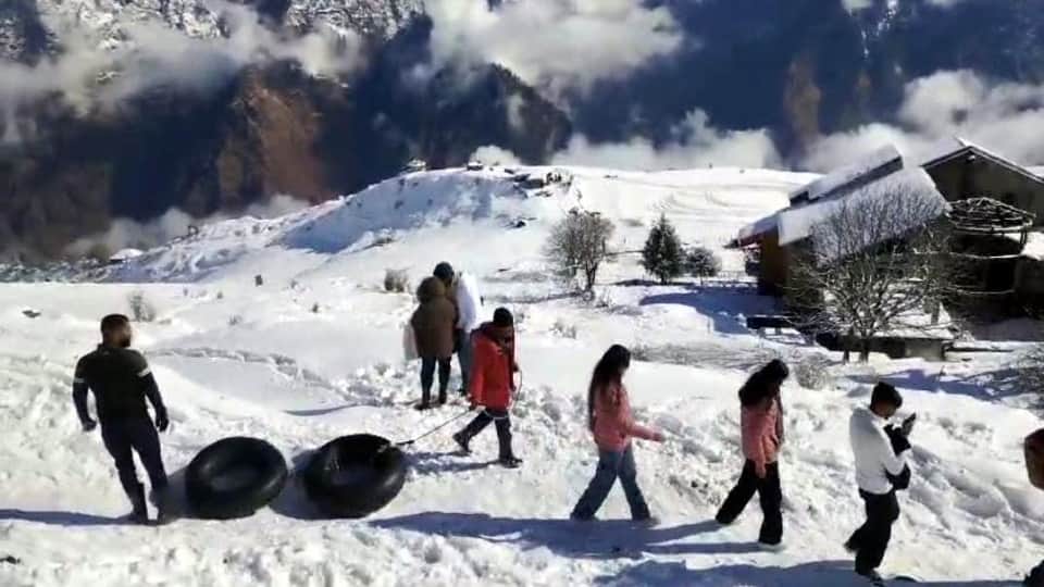 Uttarakhand weather Snowfall Halts After Two Days Badrinath Highway Closed Vehicles Skid in Auli and Malari
