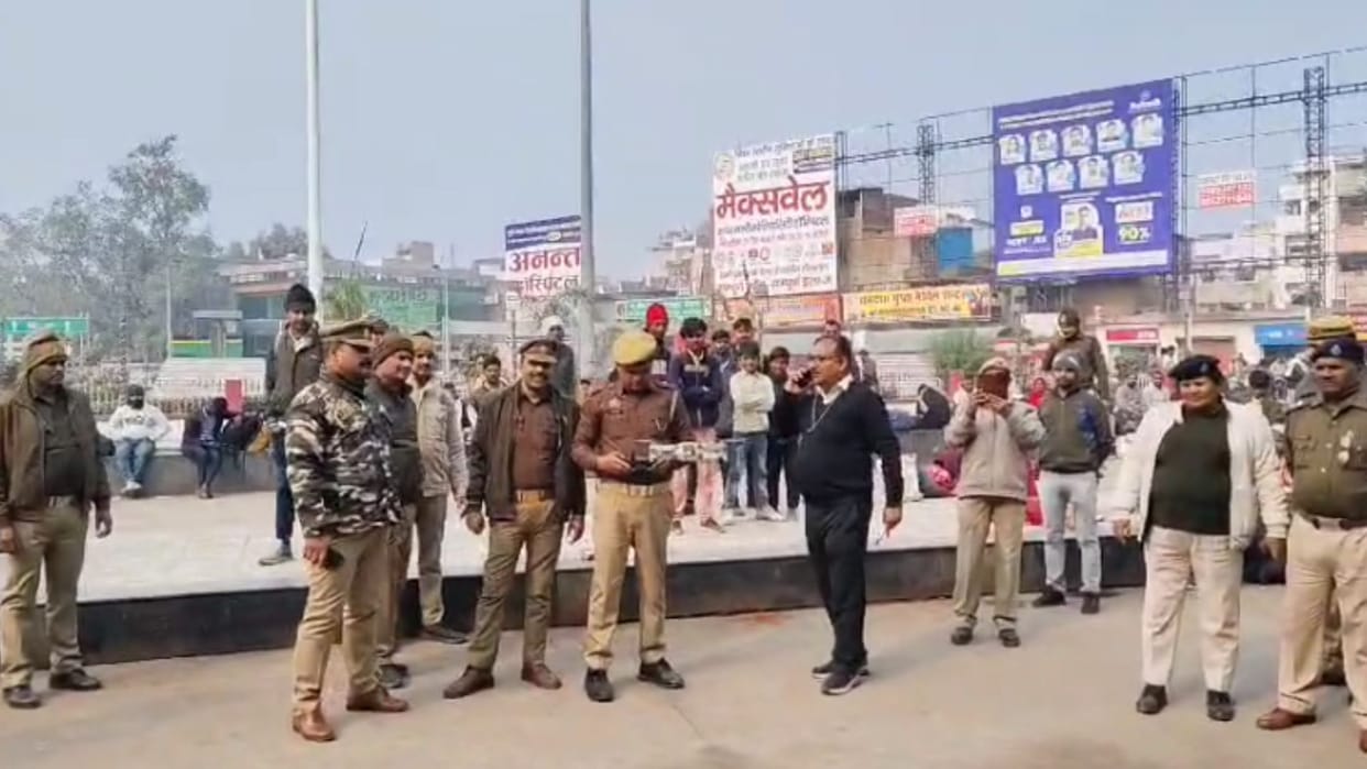 Mahakumbh 2025 Four special trains passed through PDDU junction monitoring  through drones