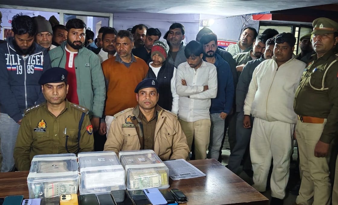 Gambling in a closed house even the police were surprised to see the scene 30 lakh rupees were recovered