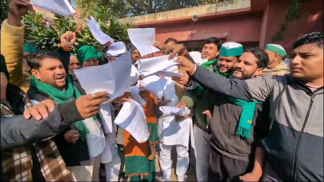 Farmers burnt copies of draft calling it a black law in Ghaziabad