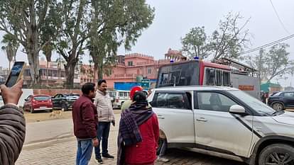 वृंदावन में रहें सावधान: प्रेम मंदिर के पास से लूटा महिला का पर्स, बाइक सवार बदमाशों ने की वारदात mahila shraddhaalu ka pars lootakar bhaage baik savaar badamaash