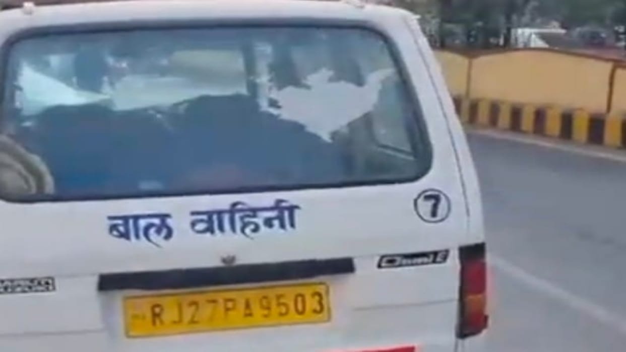 Udaipur News: Children fell from moving school van due to driver's negligence, parents handed over to police