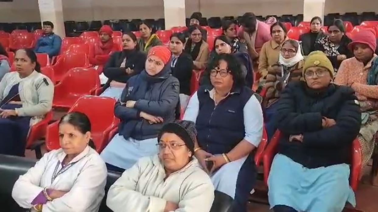 Alwar News: Nursing Association remained closed for 2 hours due to assault on ANM, demand for arrest of woman