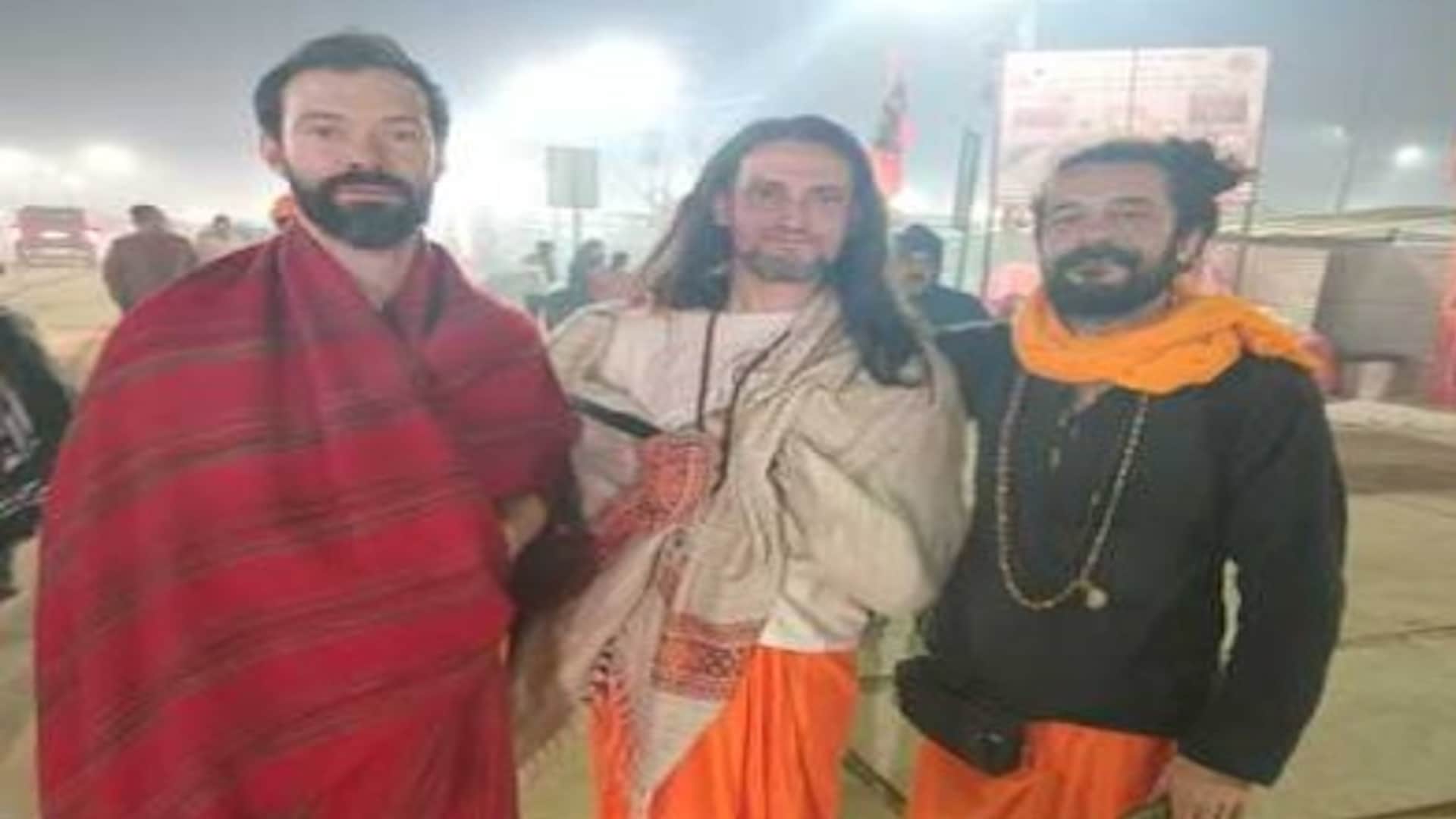 Seeing aura of Mahakumbh foreign devotees were also fascinated, devotees arrived from many countries