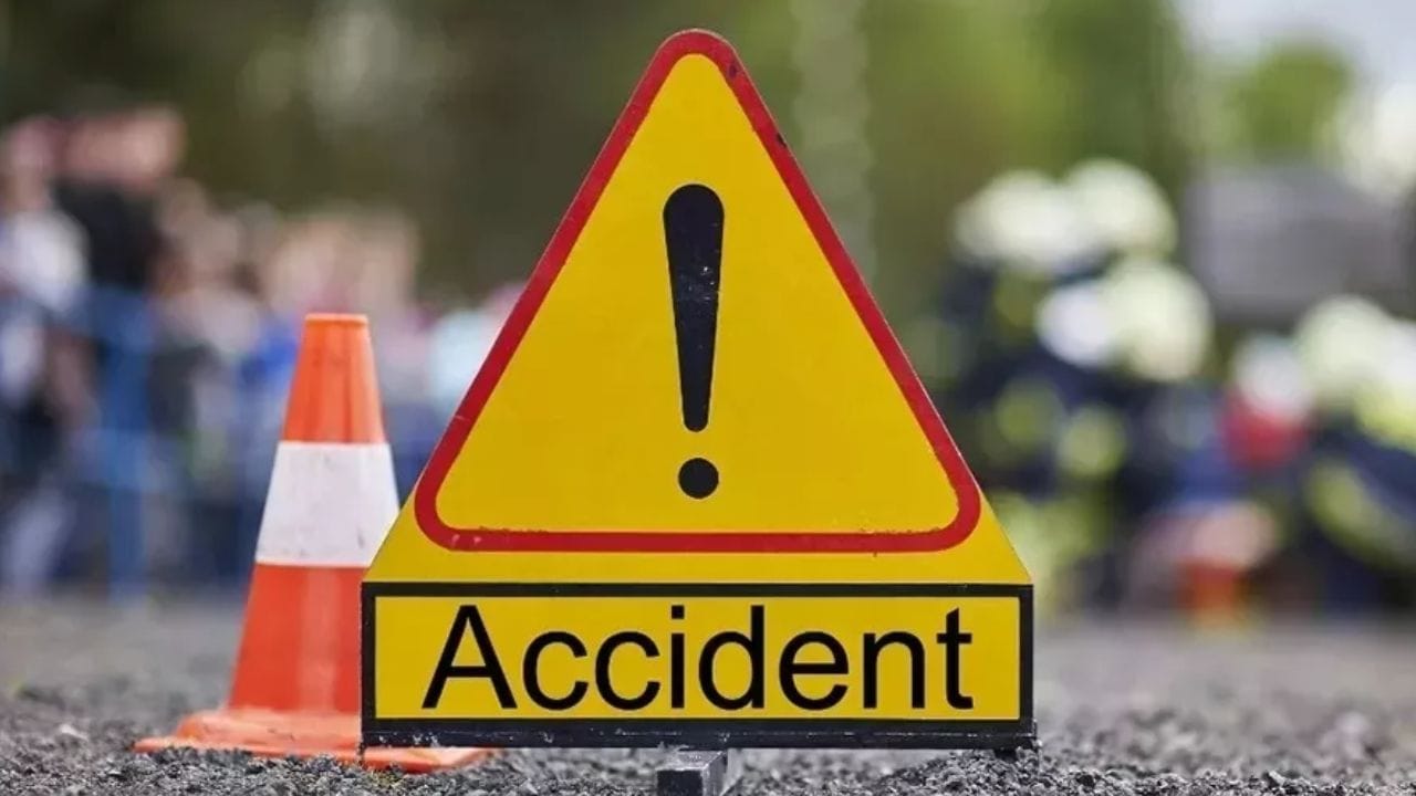Himachal News Car fell into drain near Nerwa four injured