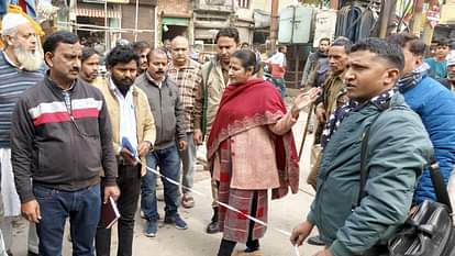 UP: संभल के मुख्य बाजार में 24 घंटे में नहीं हटीं दुकानें तो चलेगा बुलडोजर; मस्जिद कमेटी लेती थी इनका किराया Sambhal News SDM Bulldozers Action if Shops in Sambhal’s Main Market Are Not Removed News in Hindi