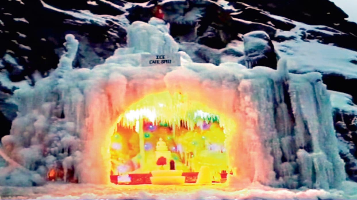 Lahaul Spiti: Youth built a snow cave near Lingti in Kaza