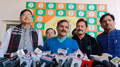 MP News: क्या महात्मा गांधी और बाबा साहब से बड़े हैं राहुल-खरगे, वीडी शर्मा ने जीतू पटवारी और कांग्रेस से पूछा Bhopal: Names of all district presidents will be revealed in the next two-three days, VD Sharma said
