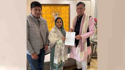 विधानसभा अध्यक्ष सतीश महाना से मिलीं विधायक नसीम सोलंकी