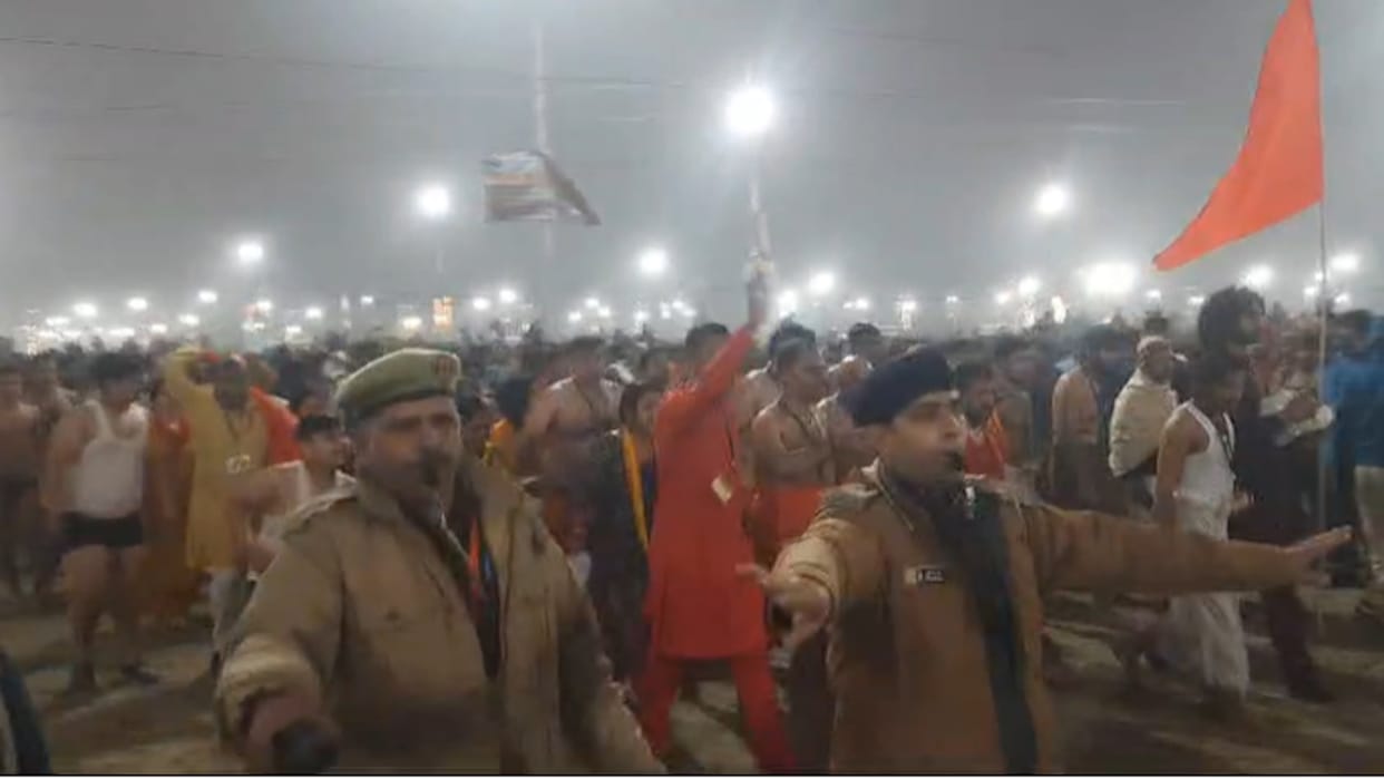 80 lakh devotees gathered early in the morning, broke the barricades and reached Sangam