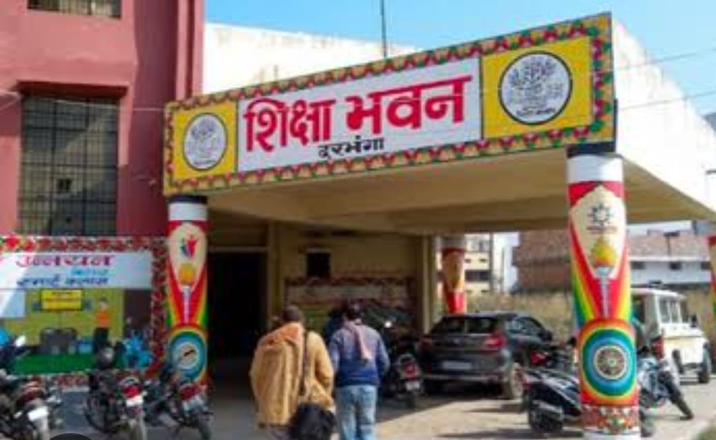 Bihar: Principal and teacher were misbehaving with the teacher in the school in Darbhanga, DEO suspended