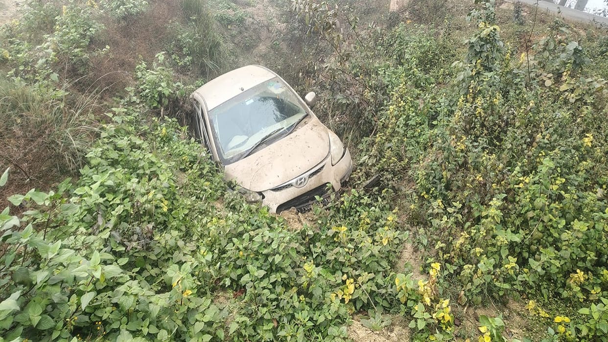 brother and sister died and four injured due to car overturned in Bareilly