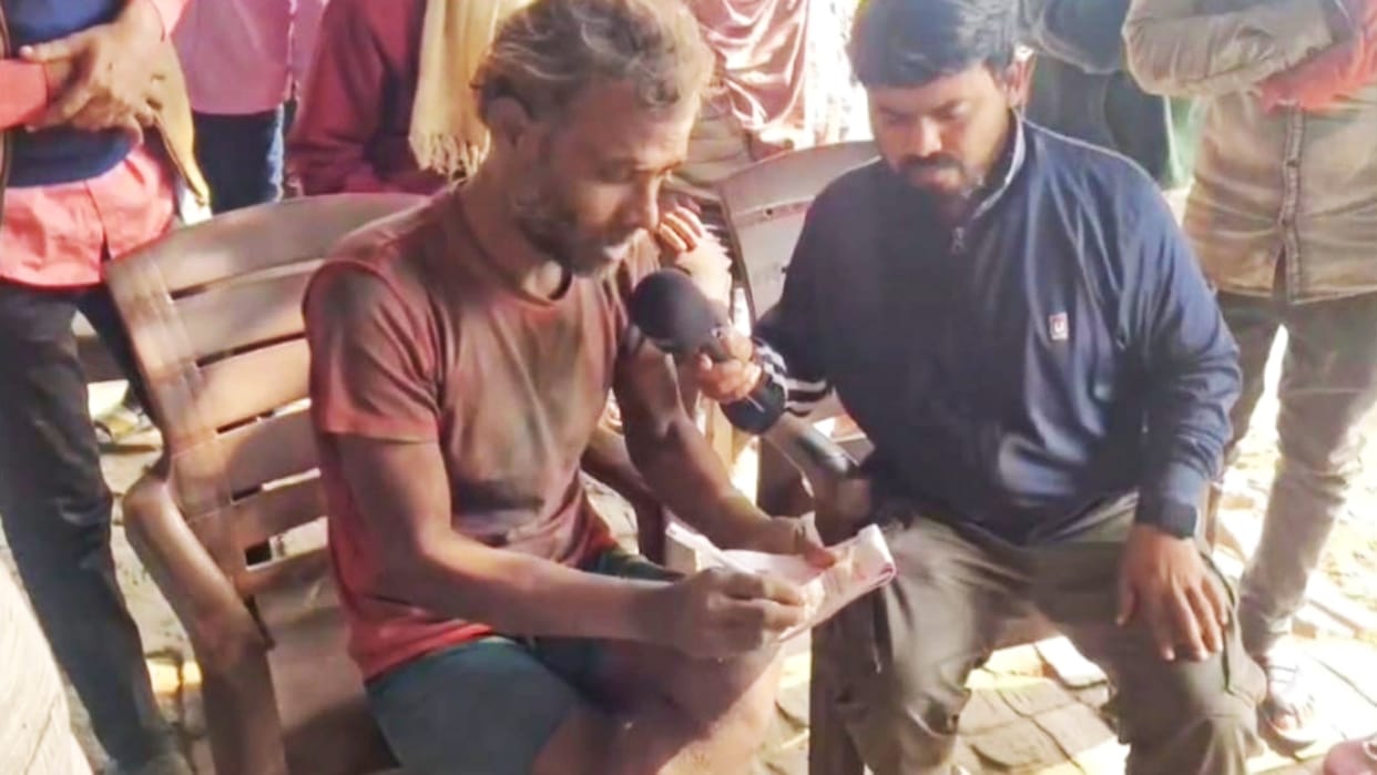 Darbhanga News Viral mad doctor Rohit Ram who distributed prescriptions to people will be treated in Gorakhpur