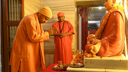 Makar Sankranti 2025 CM Yogi Offers Khichdi to Baba Gorakhnath Shares Greetings and Message gorakhpur news