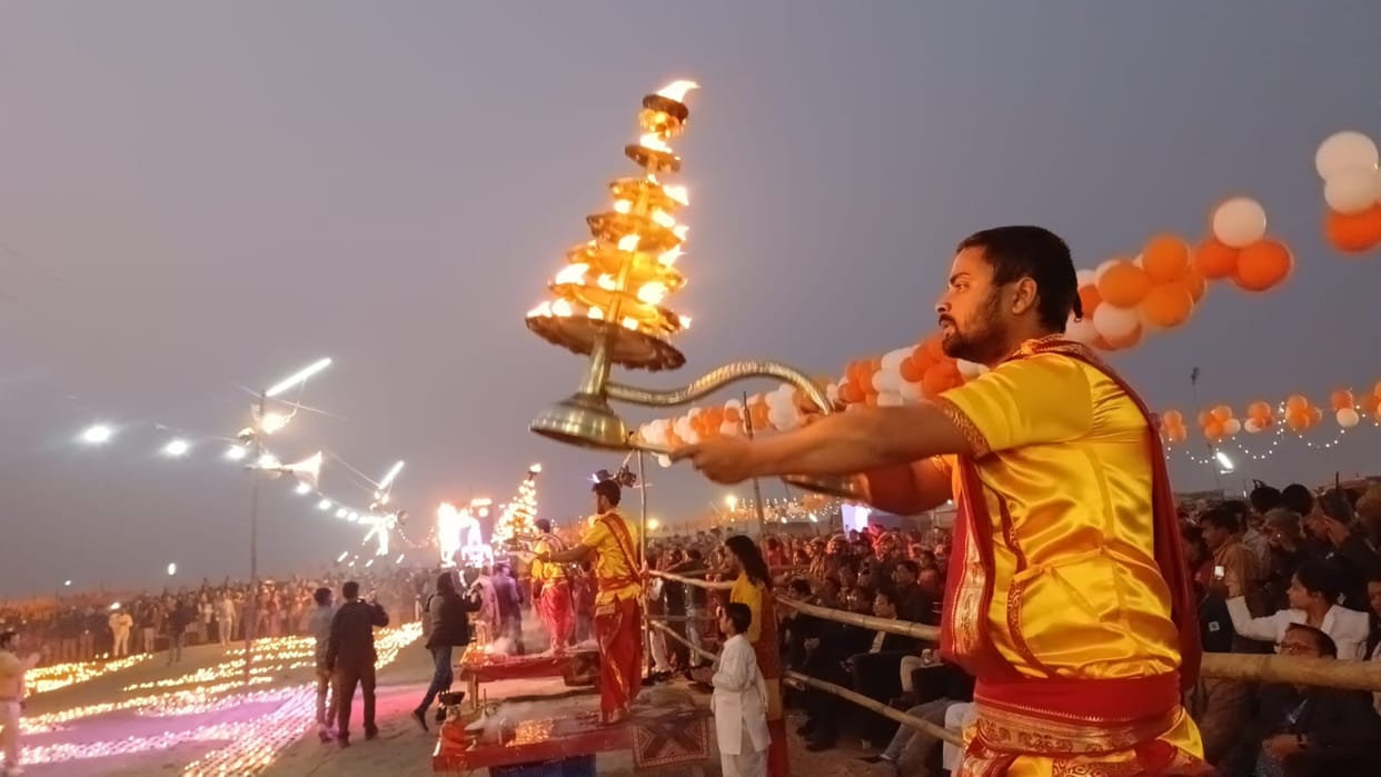 Ramnagariya Fair Faith outweighs cold devotees took bath Mother Bhagirathi lap lit up with 21 thousand lamps