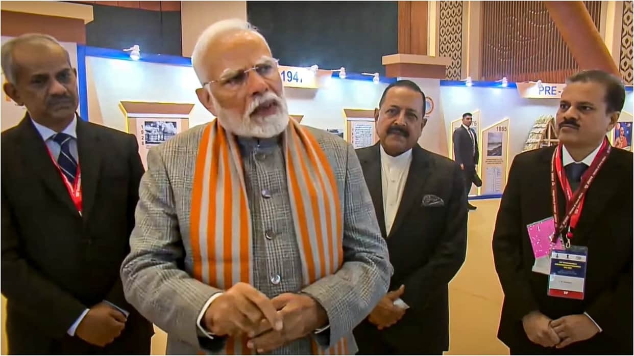 'Now there is a need to develop an earthquake warning system', PM Modi advised meteorologists